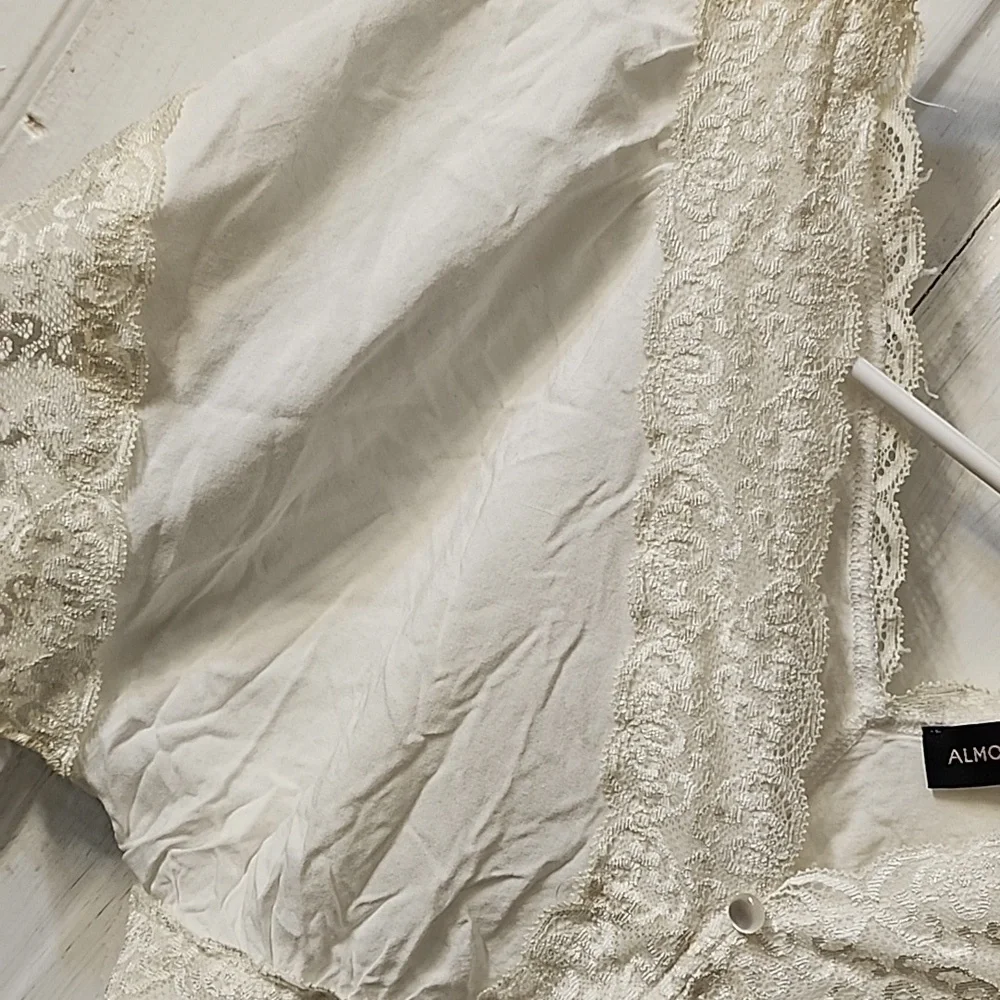 Elegant White Lace Trim Blouse By Almost Famous - Picture 5 of 6